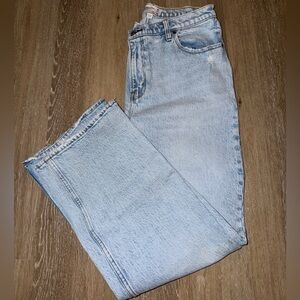 Abercrombie & Fitch Light Wash relaxed Jean
